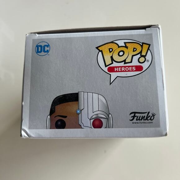 Funko Pop! Justice League Vinyl Figure of Cyborg #209 - Picture 5 of 5